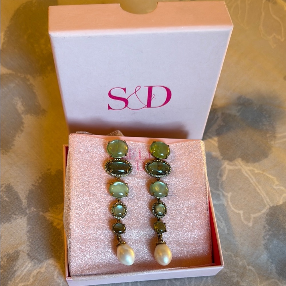 S&D Green and Silver Elegant Drop Earrings